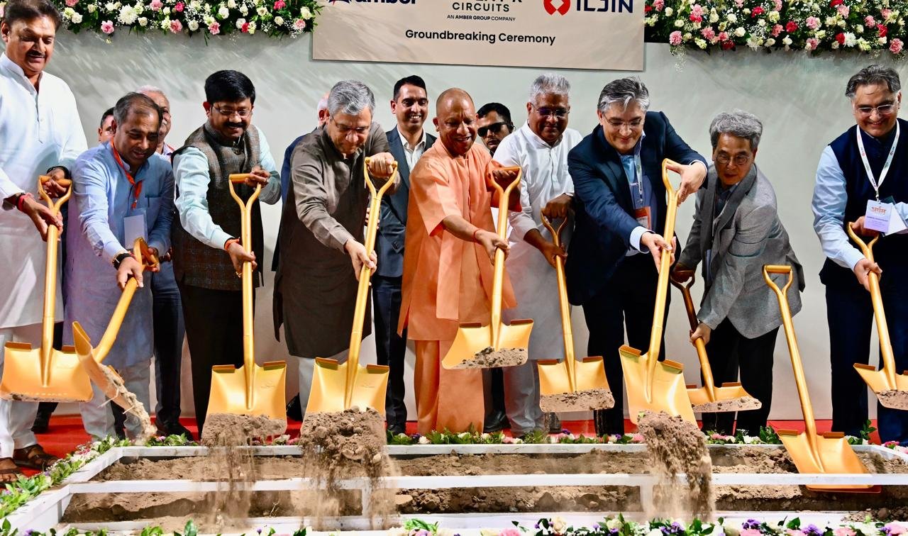 जेवर बनेगा देश का इलेक्ट्रॉनिक्स हब, 6,750 करोड़ की परियोजनाओं का शिलान्यास